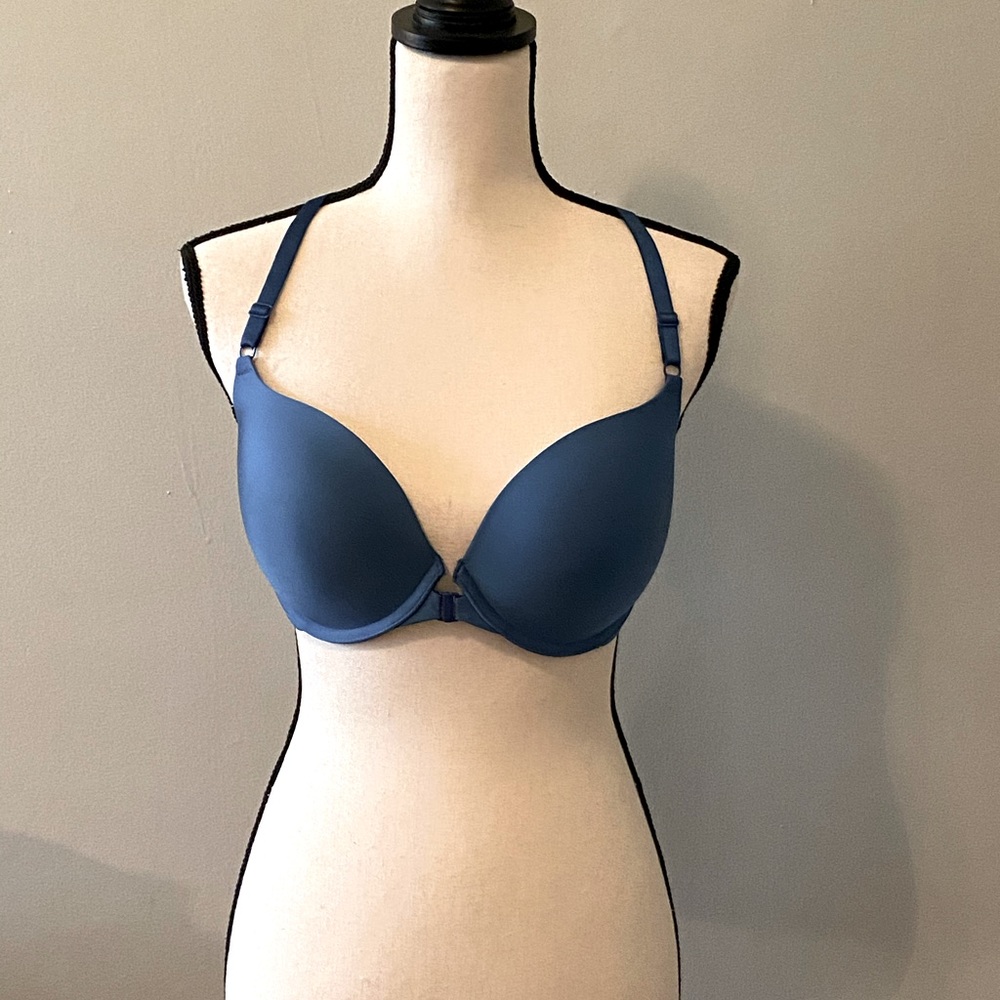 Victoria’s Secret front close push-up bra, 34DD